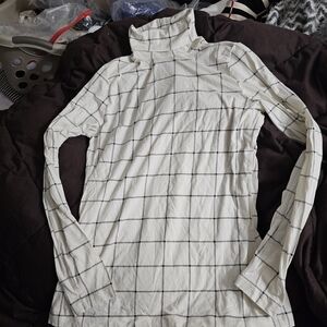 Lands' End M Tall White and Black Turtleneck Top